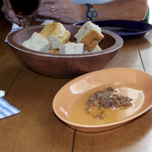 Spoodles_Bread_and_Dipping_Sauce