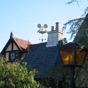 Disneyland 50 logo