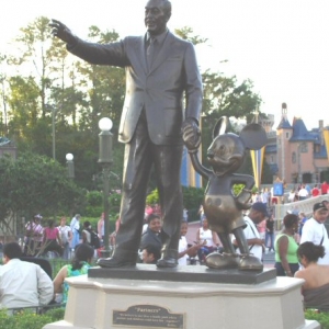 Partners statue