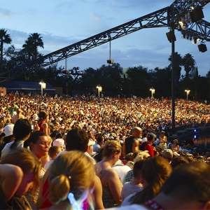 Fantasmic Crowd