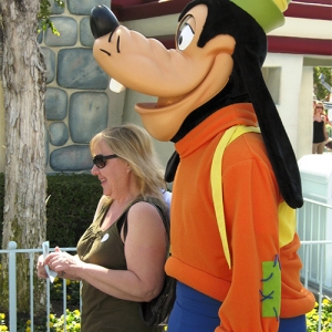 Posing w/ Goofy