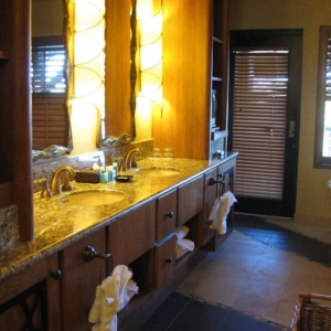 Media 'Royal Kuba Vice Presidential Suite' in category 'Animal Kingdom Lodge'