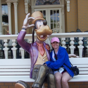 Somer_goofy statue 07