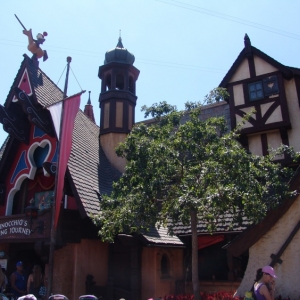 Fantasyland-Disneyland-01