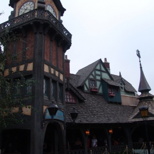 Fantasyland-Disneyland-23