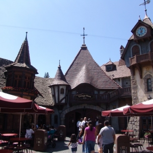 Fantasyland-Disneyland-85