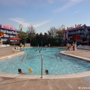 Pop_Century_Resort_Pool_25