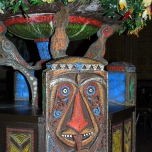 Adventureland_-_Enchanted_Tiki_Room_09