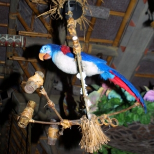 Adventureland_-_Enchanted_Tiki_Room_11