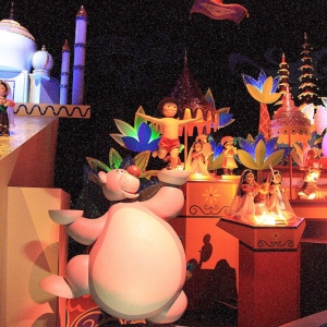Hong Kong Disneyland- It's a Smallworld