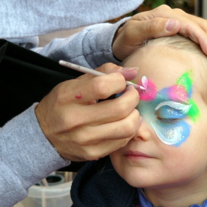 Alyssa_getting_her_face_Painted_001