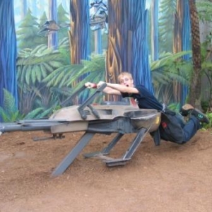 Ryno_falling_off_speeder