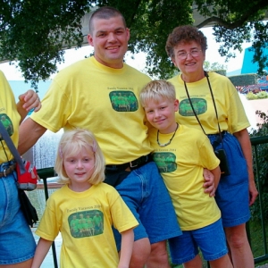 yellow_shirts
