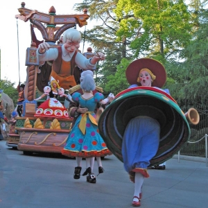 Disneyland's Parade of Dreams 18