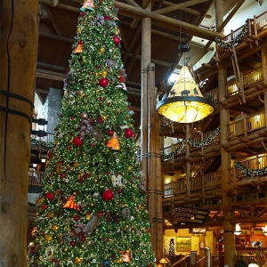 WL Lobby Christmas tree