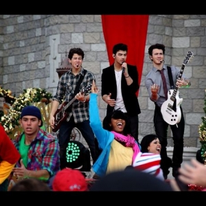 Jonas Brothers: Disney Parks Christmas Day Parade Taping