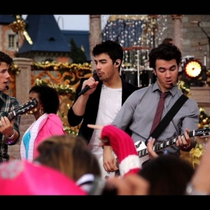 Jonas Brothers: Disney Parks Christmas Day Parade Taping