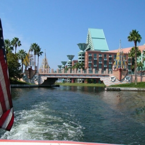 dolphin_boat