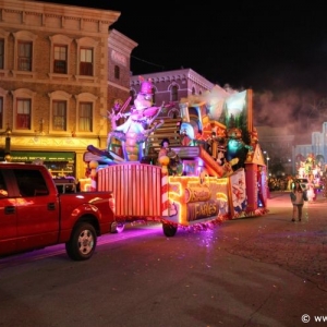 Universal_Mardi_Gras_Parade_130