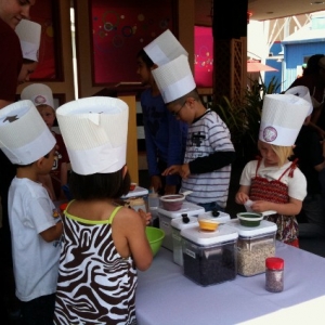 Junior_Chefs_checking_out_the_ingredients_565x424_