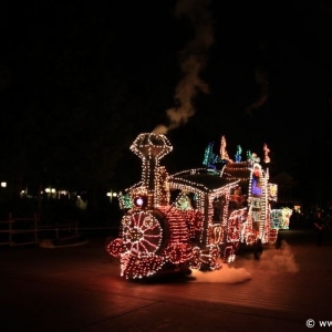 Main-Street-Electrical-Parade-05