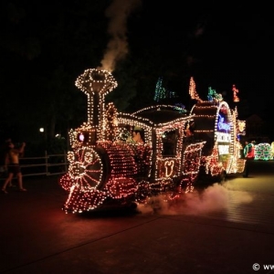 Main-Street-Electrical-Parade-06