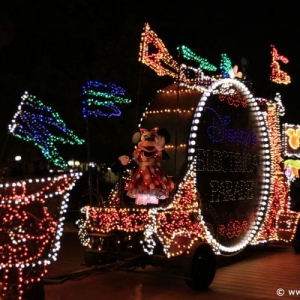 Main-Street-Electrical-Parade-07