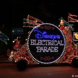 Main-Street-Electrical-Parade-08