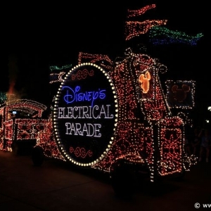 Main-Street-Electrical-Parade-09