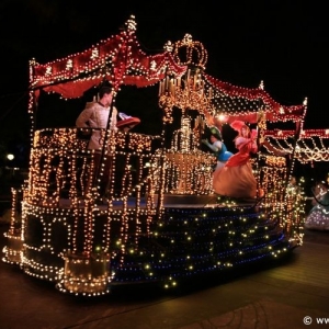 Main-Street-Electrical-Parade-44