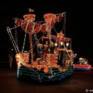 Main-Street-Electrical-Parade-55