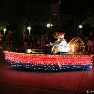 Main-Street-Electrical-Parade-59