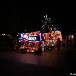 Main-Street-Electrical-Parade-90