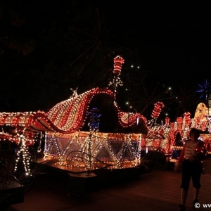 Main-Street-Electrical-Parade-93