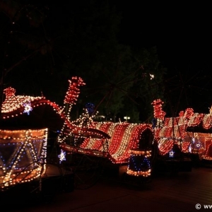 Main-Street-Electrical-Parade-94