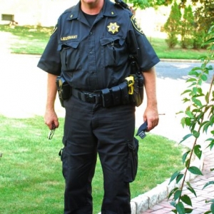 Uniformed_Worker
