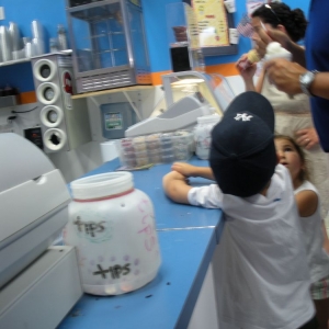 Eating_at_an_ice_cream_counter