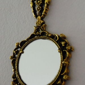 Ornate_or_unusual_mirror
