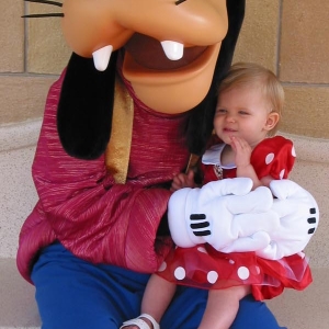 Posing_with_Goofy
