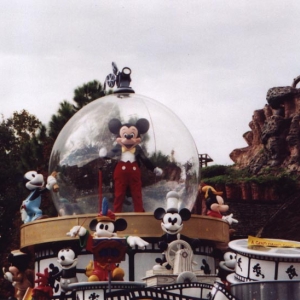 2002-Mickey_Snowglobe_Splash