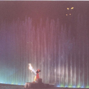 2004-Fantasmic_Mickey_defeats_the_dragon
