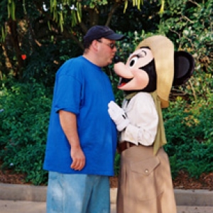 Kissing Minnie