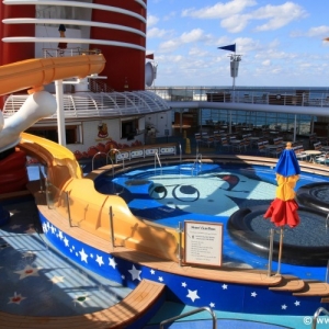 Mickey_Pool_02