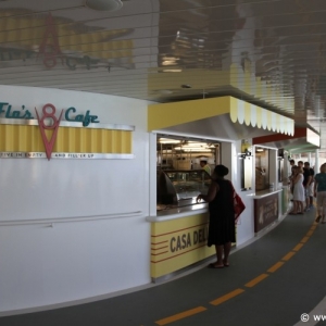Media 'Flos-Cafe-01' in category 'Disney Dream Dining'