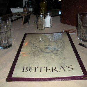 Restaurant_Table_with_Menu