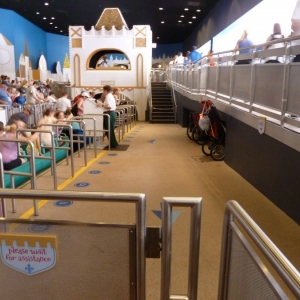 2011 End of Small World Wheelchair queue