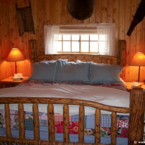 9-Brooks-Lake-Lodge-Cabin-004