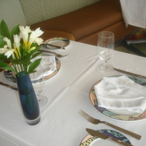 Palo Brunch Table