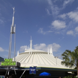 Space-Mountain-10