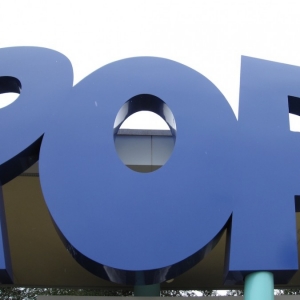 Pop Century bus stop area, 12-Sep-2009
